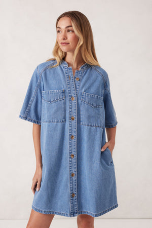 COLLARLESS RELAXED SHORT SLEEVE DRESS