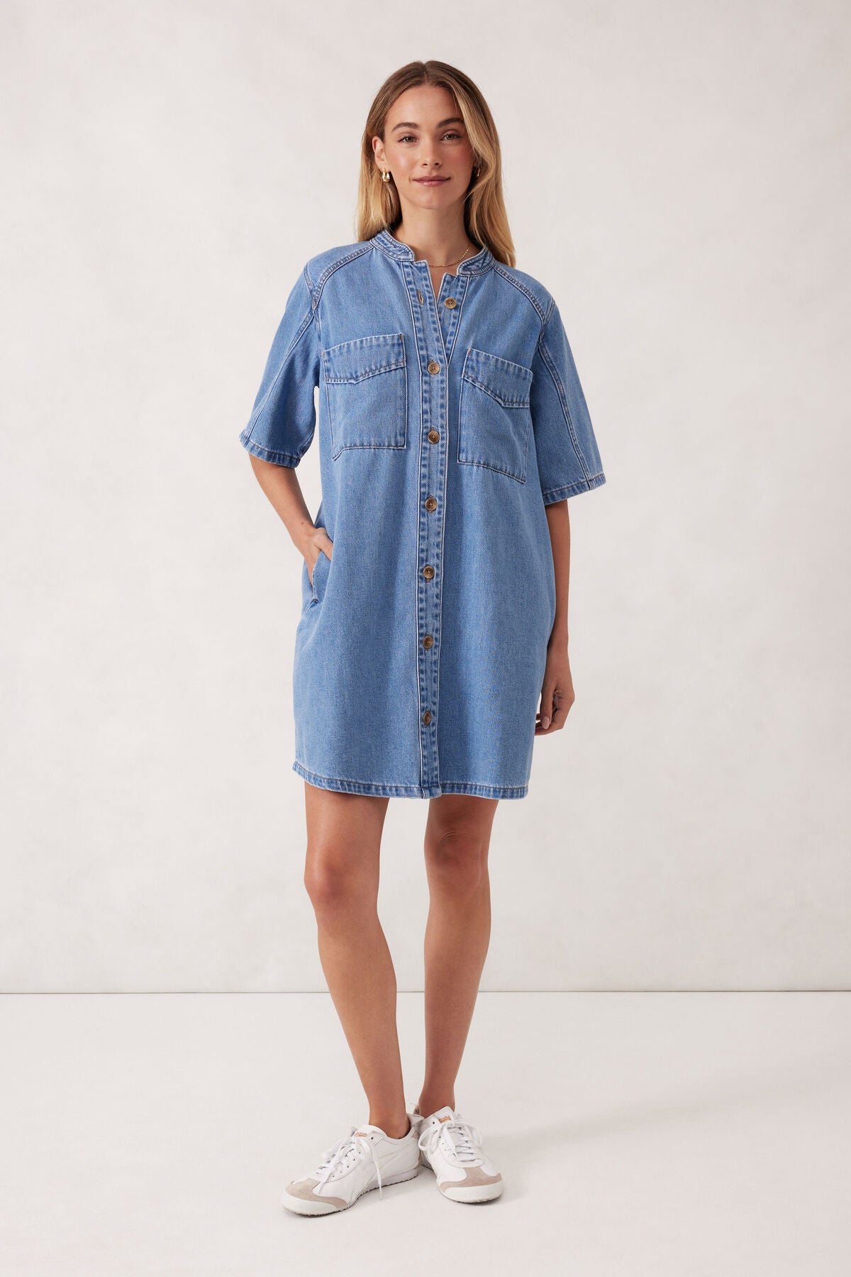 COLLARLESS RELAXED SHORT SLEEVE DRESS