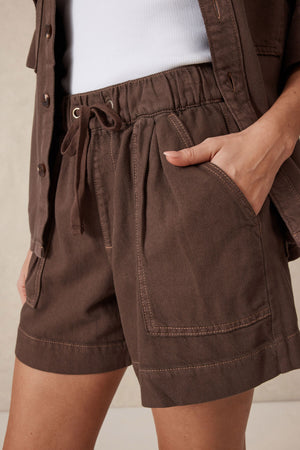 RELAXED EVERYDAY SHORT